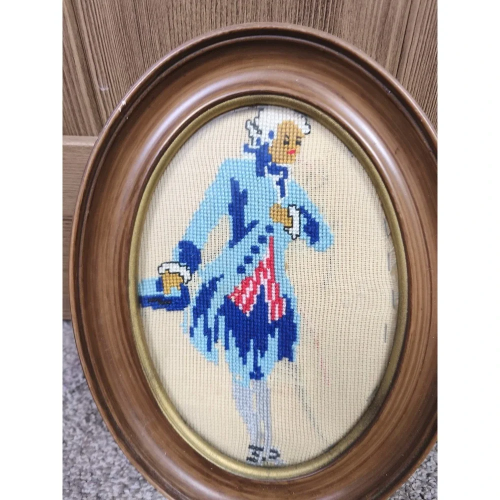 Vintage Framed Needlepoint Colonial Couple Wall Art Set Pair Oval Frames‎